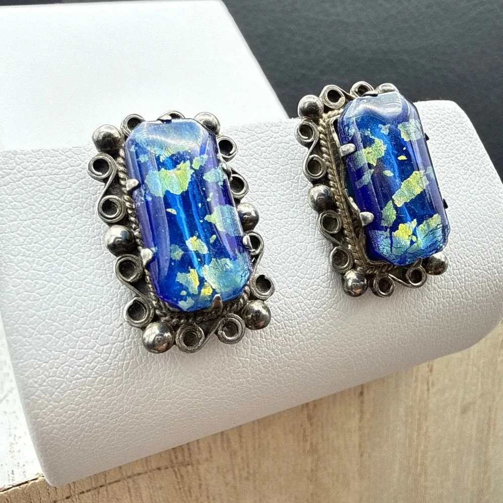 Vintage Mexico Screw Back Earrings Stamped‎ Silver Blue Confetti Art Glass Studs